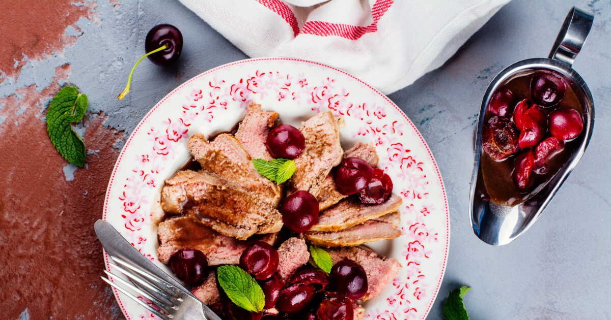 Le magret de canard aux cerises : une recette gourmande signée Laurent Mariotte