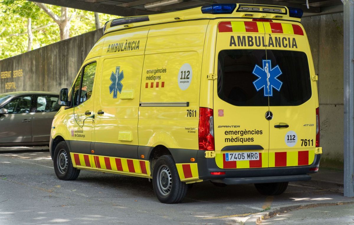 Un drame sur la plage de Tarragone : un homme meurt écrasé par un véhicule de nettoyage