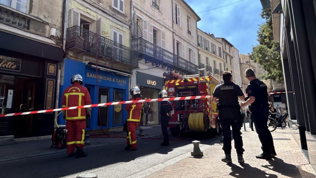 Un incendie ravage une boutique à Avignon : la rue Saint-Agricol bouclée