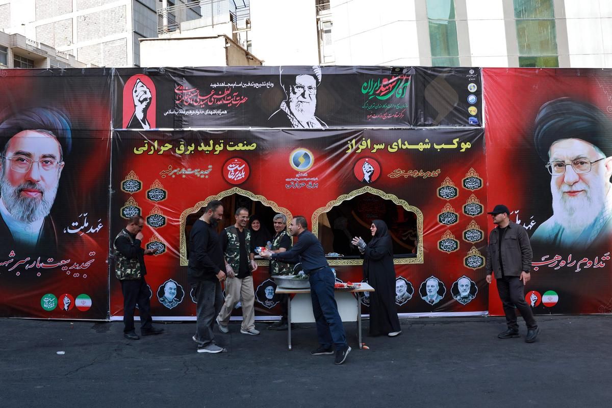 Des adieux solennels à Téhéran : la foule rend hommage à Khamenei