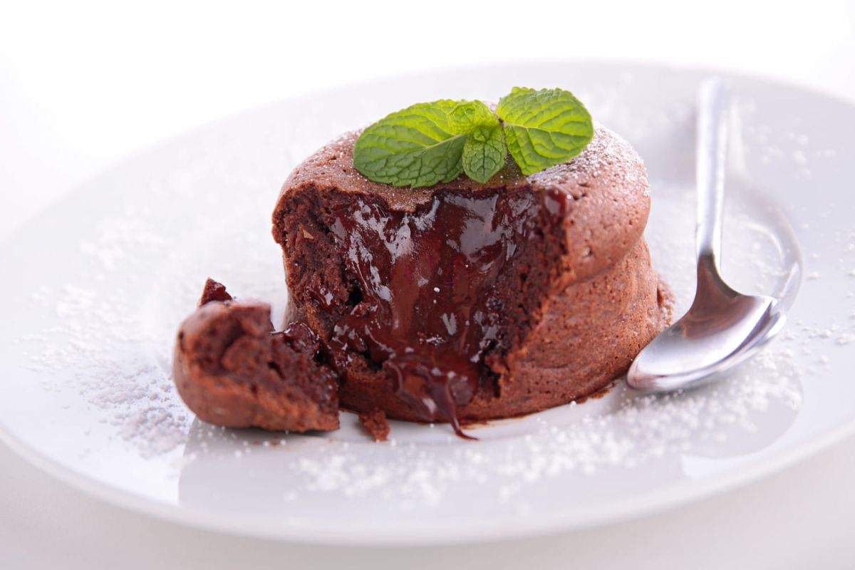 Dégustez le mi-cuit chocolat noisette de Cyril Lignac : une recette délicieuse et simple à réaliser