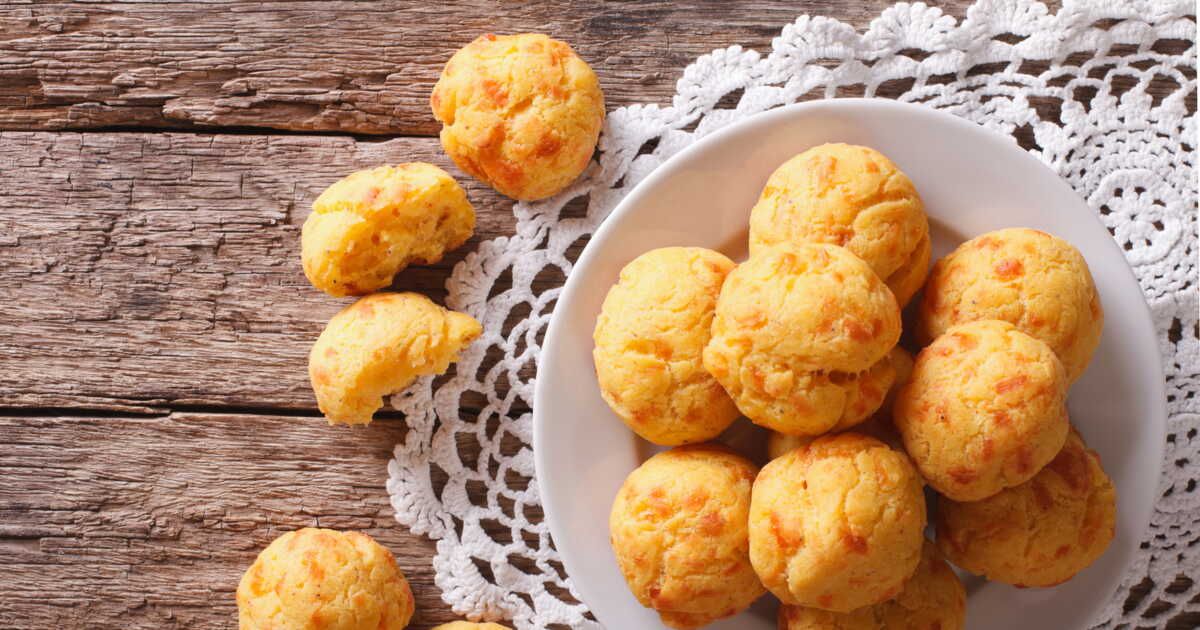 Des gougères irrésistibles au chorizo et comté pour un apéritif réussi