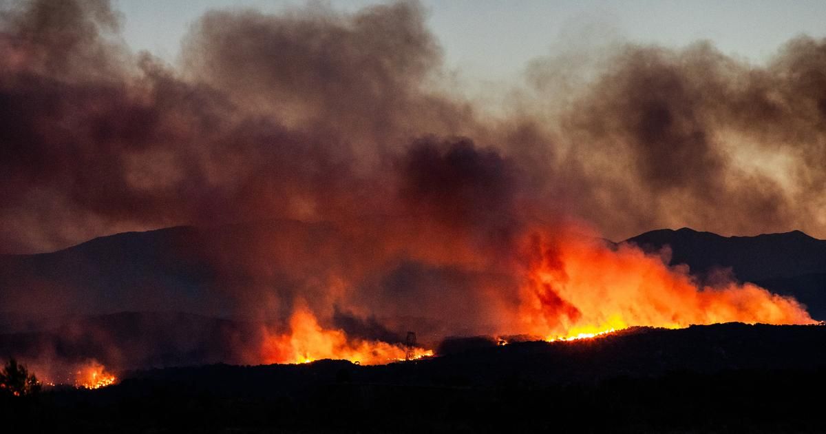 Incendies et canicule : le tour de France perturbé par un immense feu dans les Pyrénées-Orientales