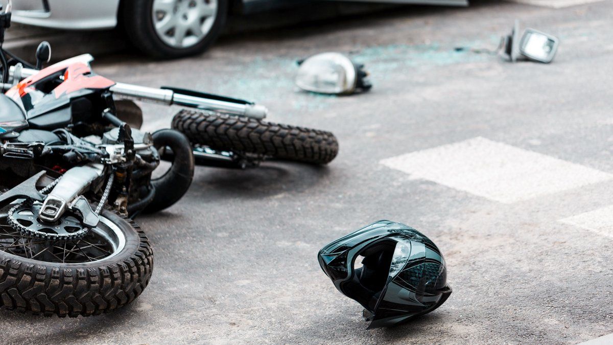 Une manœuvre imprévue entraîne un grave accident entre un motard et une automobiliste