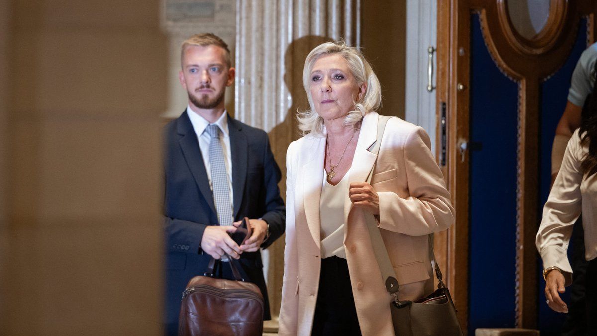 Marine Le Pen face à un dilemme : présidentielle en vue malgré des complications judiciaires ?