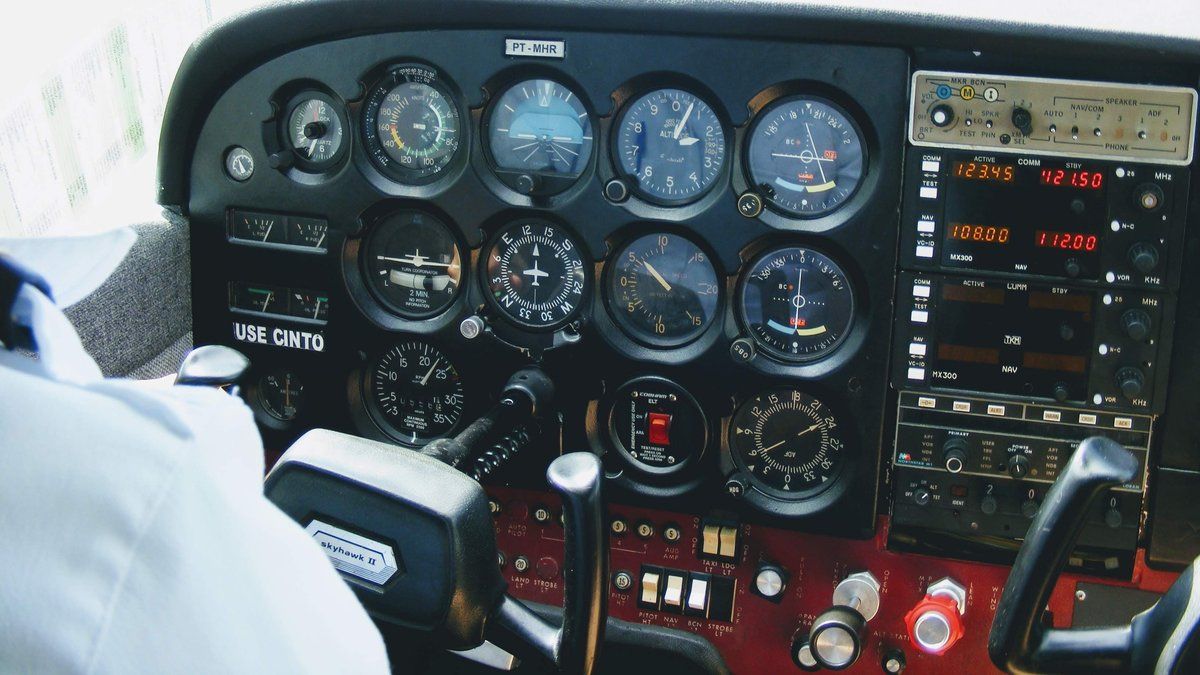 Un vol tragique en Argentine : un instructeur se jette d'un avion et une élève atterrit seule