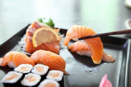 Viande et poisson crus : des délices à savourer en toute sécurité