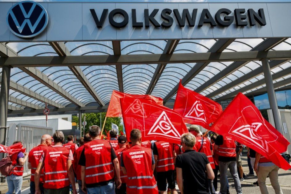 Volkswagen face à un tournant critique : les ventes en chute libre