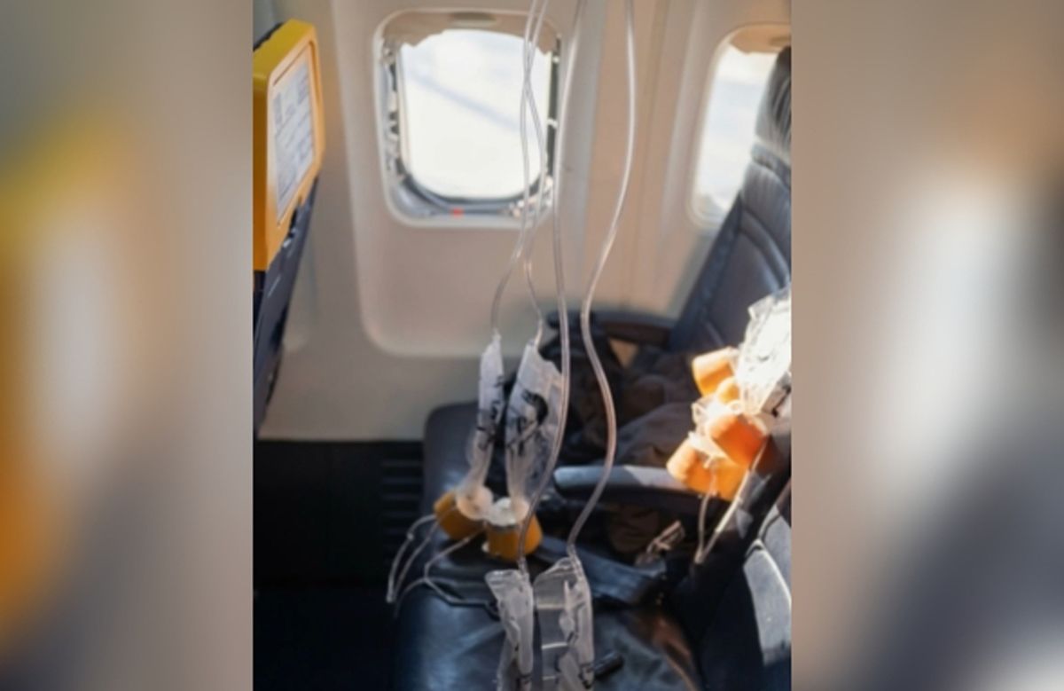 Un passager de Ryanair frôle le drame après avoir été aspiré hors d'un avion