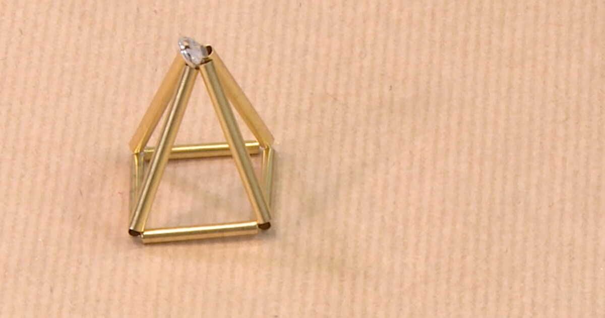 Créez votre propre collier pyramide en 3D : un guide DIY inspirant