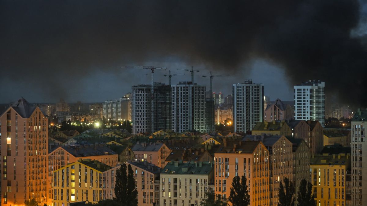 Kiev sous le feu : une attaque de missiles fait six blessés