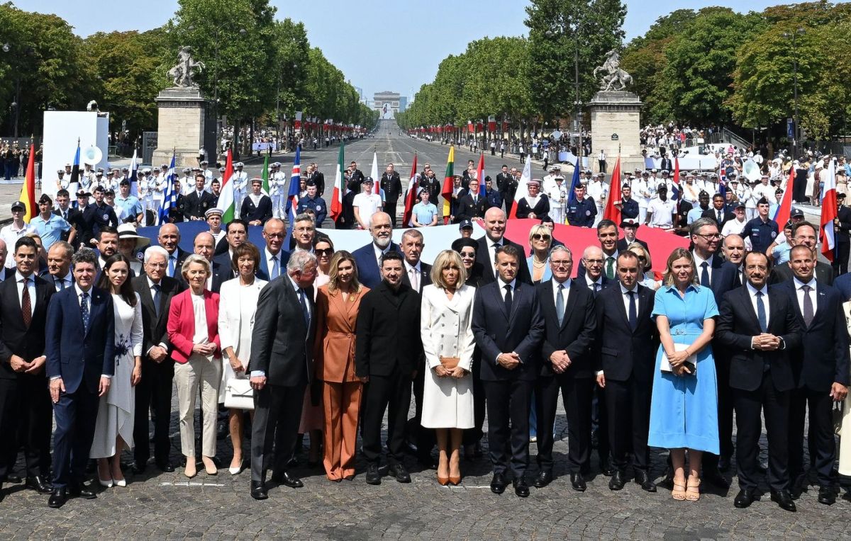 Célébration sur les Champs-Élysées : un symbole fort de l'unité ukrainienne