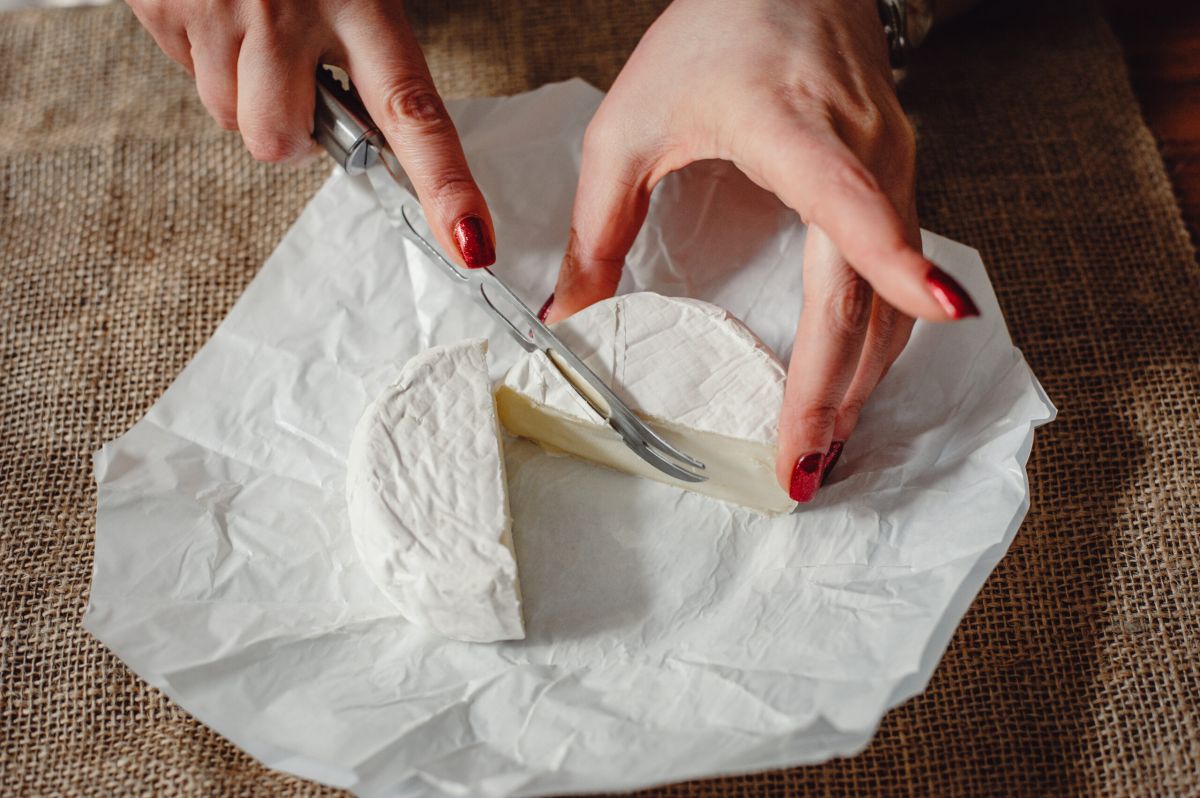 Intoxication alimentaire : la croûte du fromage vous protège-t-elle vraiment ?