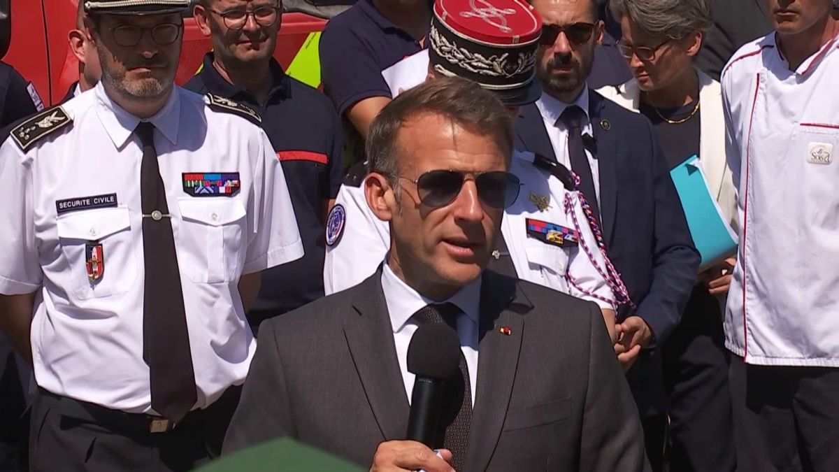 Macron se défend sur les Canadair et réaffirme son engagement envers la Sécurité civile